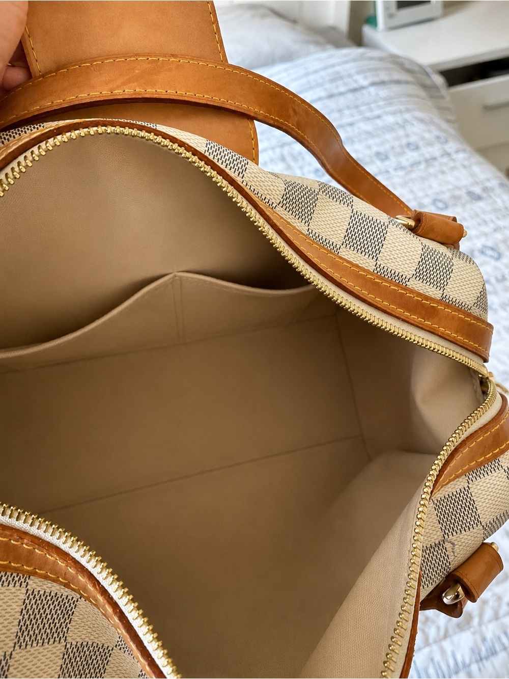 Louis Vuitton Stresa Damier Azur Canvas Shoulder Bag with Tan Leather Trim - Picture 3 of 5